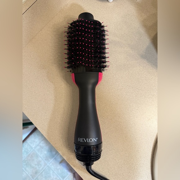 Revlon Black and Pink Styling Brush - Picture 1 of 2